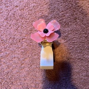 Flower Bath and Body Works Plug-In (Wallflower)